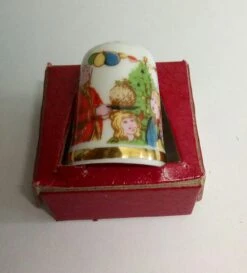 Caverswall Thimble Christmas 1981 -Spode Xmas Store IMG 20190627 134719 436 1562076242