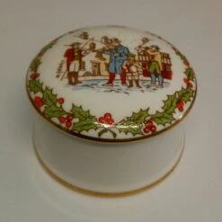Caverswall Lidded Pot Christmas 1980 -Spode Xmas Store IMG 20190704 150326 348 1562250493