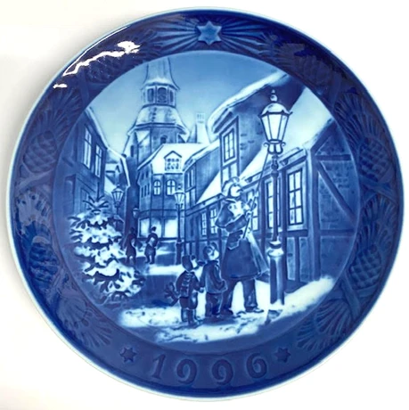 Royal Copenhagen Christmas Plate 1996 'Light The Street Lamps' 3 Royal Copenhagen Christmas Plate 1996 'Light The Street Lamps'