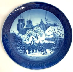Royal Copenhagen Christmas Plate 1997 'Roskilde Cathedral'