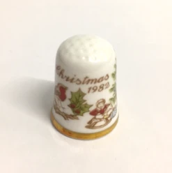 Caverswall Thimble Christmas 1982 -Spode Xmas Store Picture13 1562850993