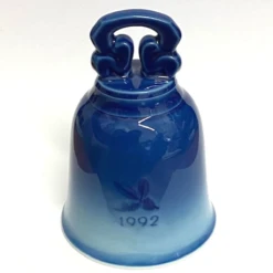 Royal Copenhagen Christmas Bell 1992 'Chr. VIII's Karet' -Spode Xmas Store Picture14 1612350247