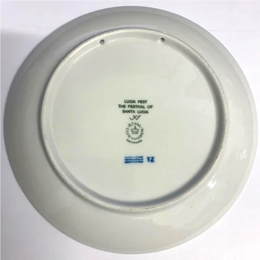 Royal Copenhagen Christmas Plate 1991 'Festival Of Santa Lucia' 5 Royal Copenhagen Christmas Plate 1991 'Festival Of Santa Lucia' - Image 3