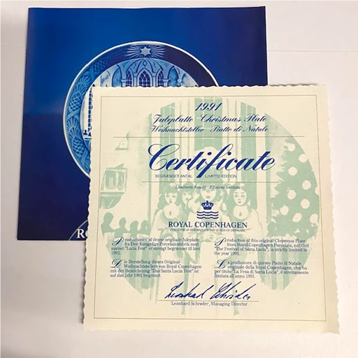 Royal Copenhagen Christmas Plate 1991 'Festival Of Santa Lucia' 6 Royal Copenhagen Christmas Plate 1991 'Festival Of Santa Lucia' - Image 4