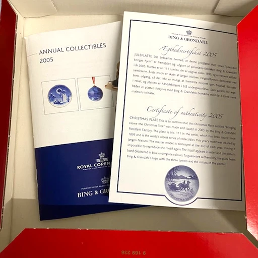 Bing & Grondahl Christmas Plate 2005 'Bringing Home The Tree' 5 Bing & Grondahl Christmas Plate 2005 'Bringing Home The Tree' - Image 3