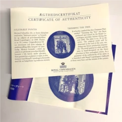 Royal Copenhagen Christmas Plate 2000 'Trimming The Tree' 8 Royal Copenhagen Christmas Plate 2000 'Trimming The Tree' -Spode Xmas Store Picture85 1612280734